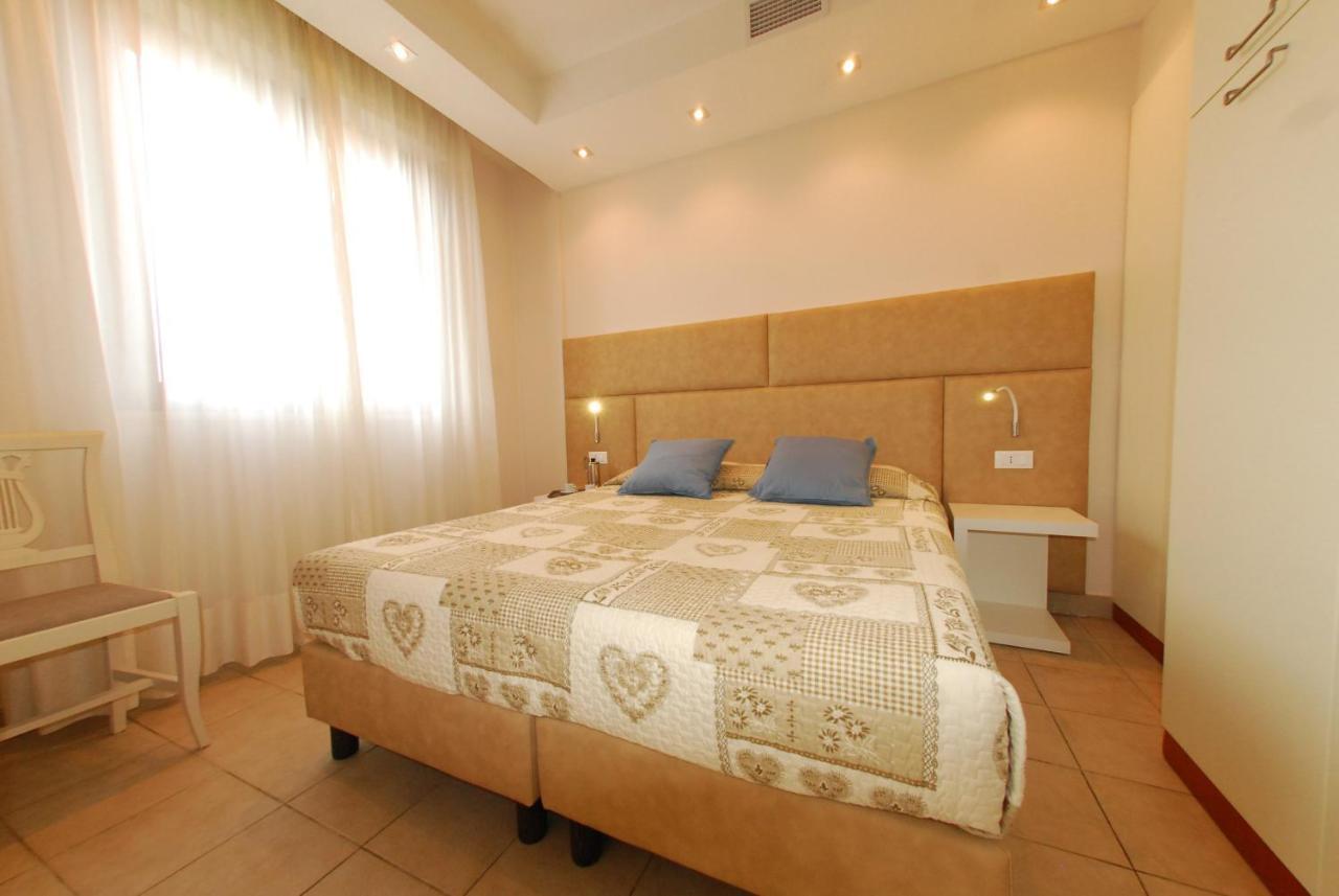 Beverly Park Residence Tirrenia Bagian luar foto