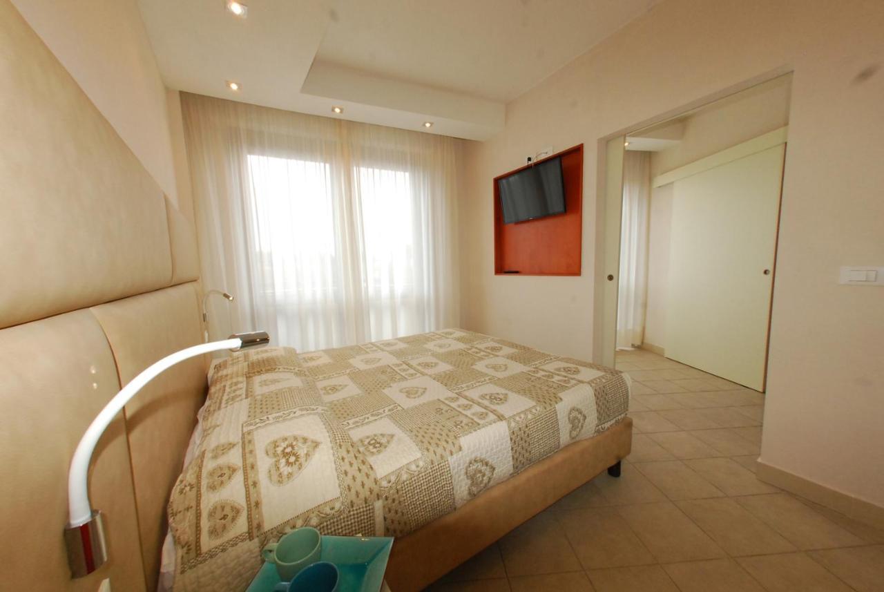 Beverly Park Residence Tirrenia Bagian luar foto