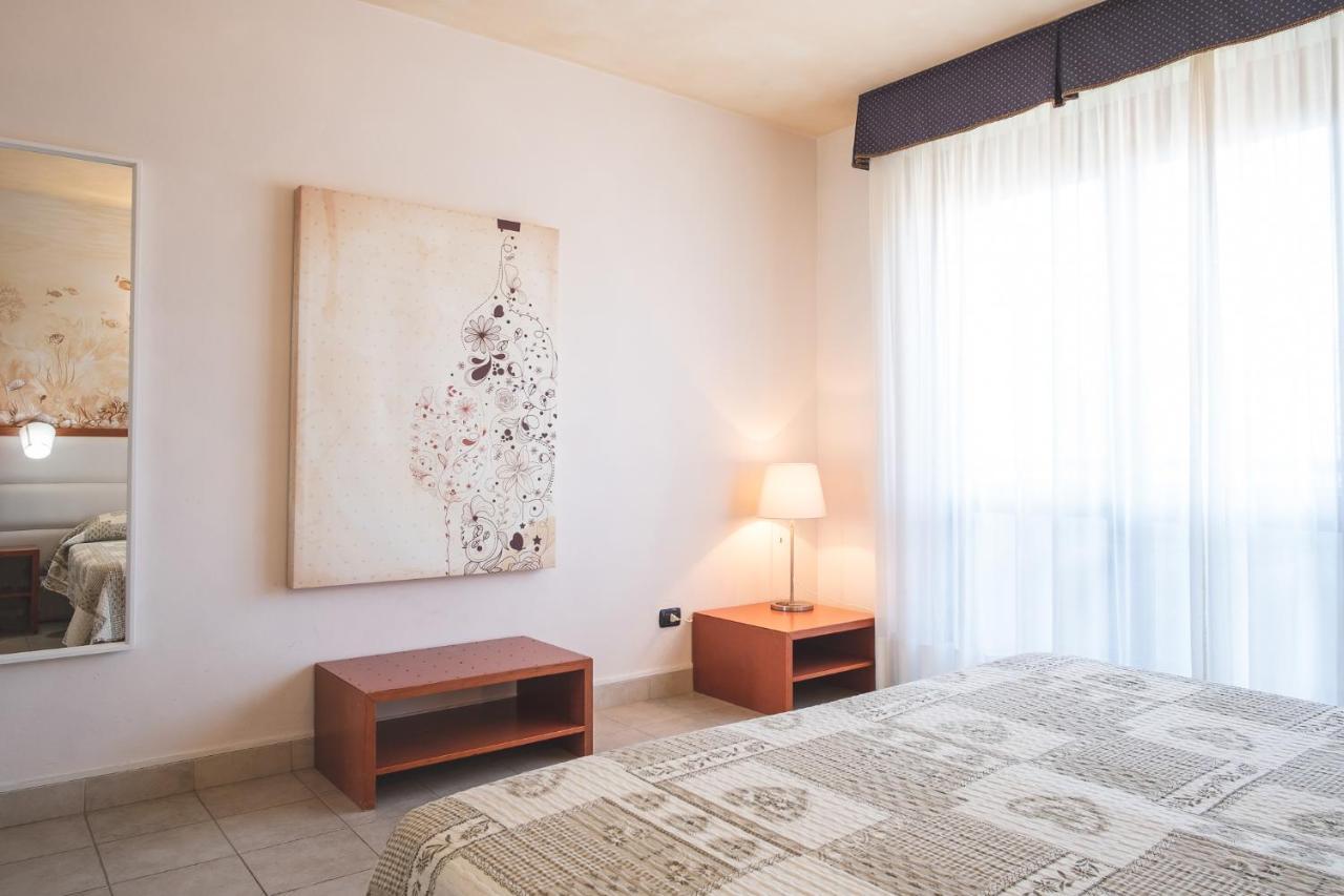 Beverly Park Residence Tirrenia Bagian luar foto