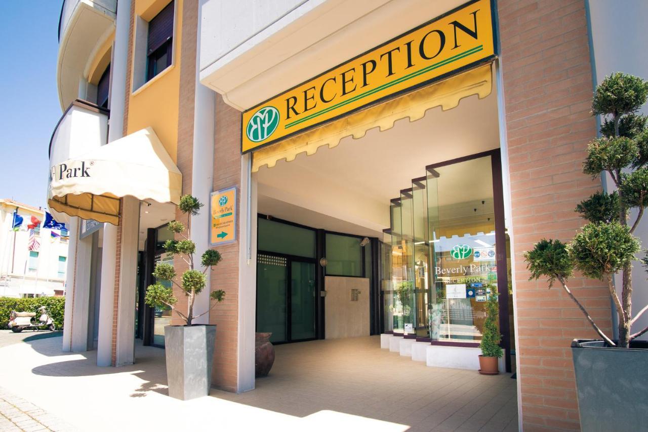 Beverly Park Residence Tirrenia Bagian luar foto