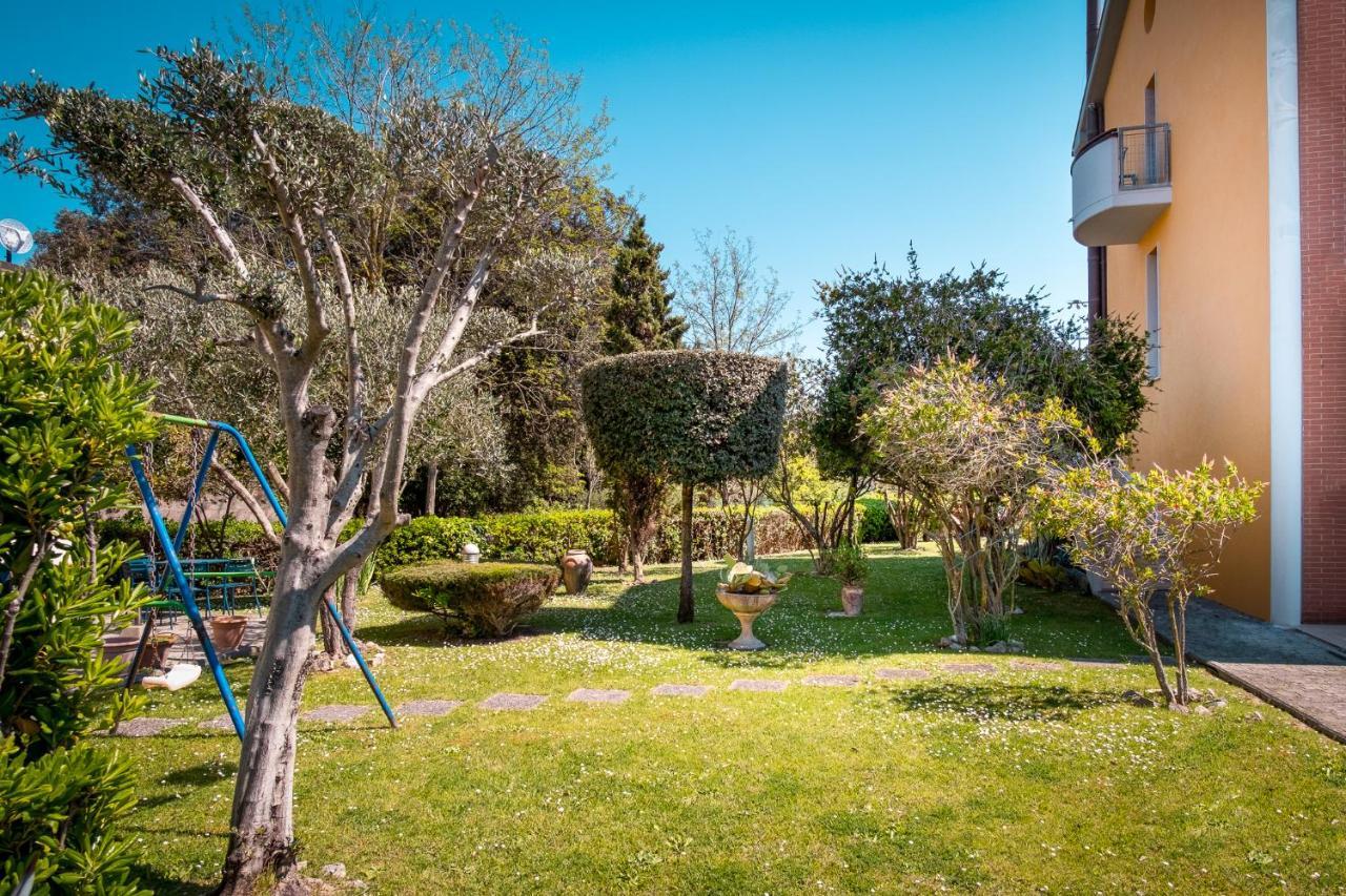 Beverly Park Residence Tirrenia Bagian luar foto