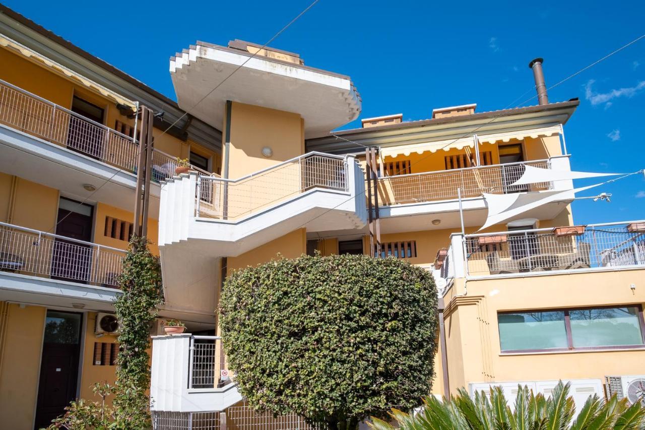 Beverly Park Residence Tirrenia Bagian luar foto