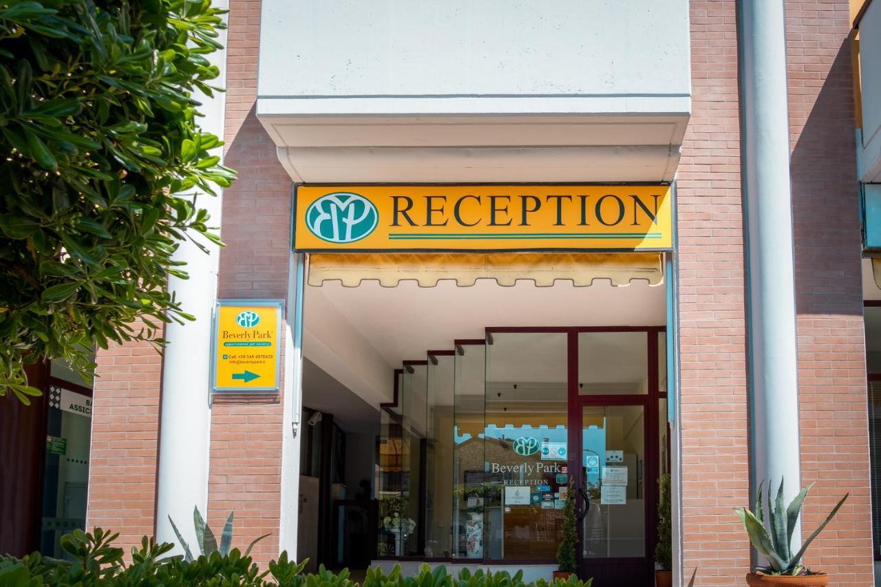 Beverly Park Residence Tirrenia Bagian luar foto