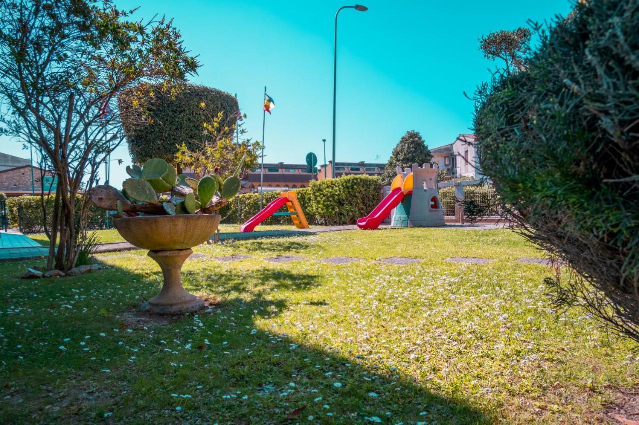 Beverly Park Residence Tirrenia Bagian luar foto