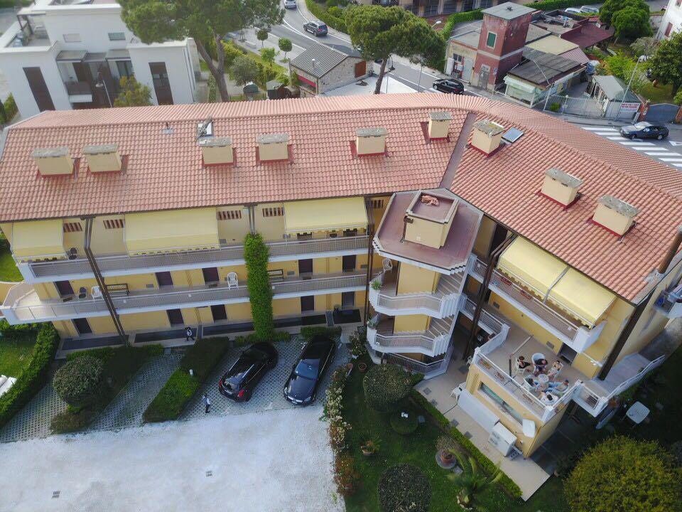 Beverly Park Residence Tirrenia Bagian luar foto