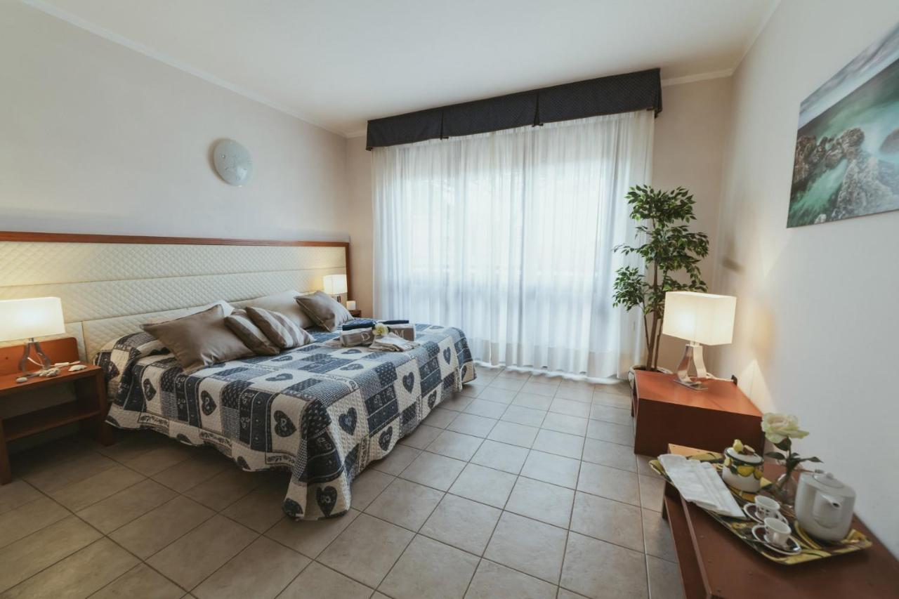 Beverly Park Residence Tirrenia Bagian luar foto